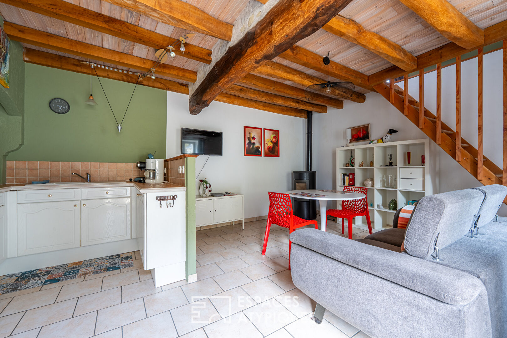 Ensemble de maisons de caractère avec jardin paysager et piscine