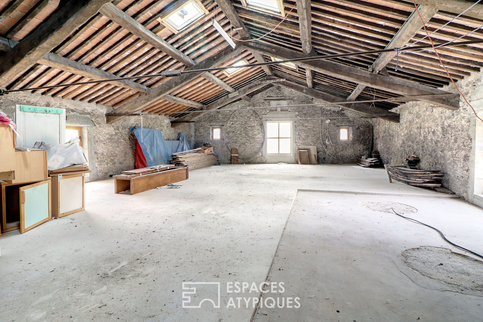 Maison 350 m2 – Ancienne Cave à rénover – avec terrain