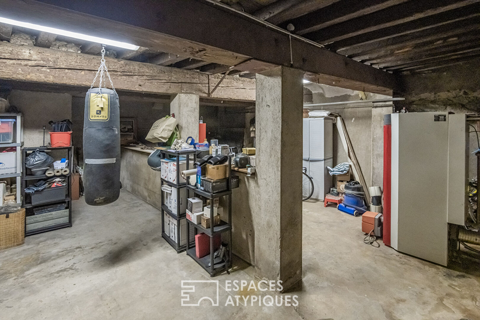 Historical apartment completely renovated – Exterior – Cellar – Garage
