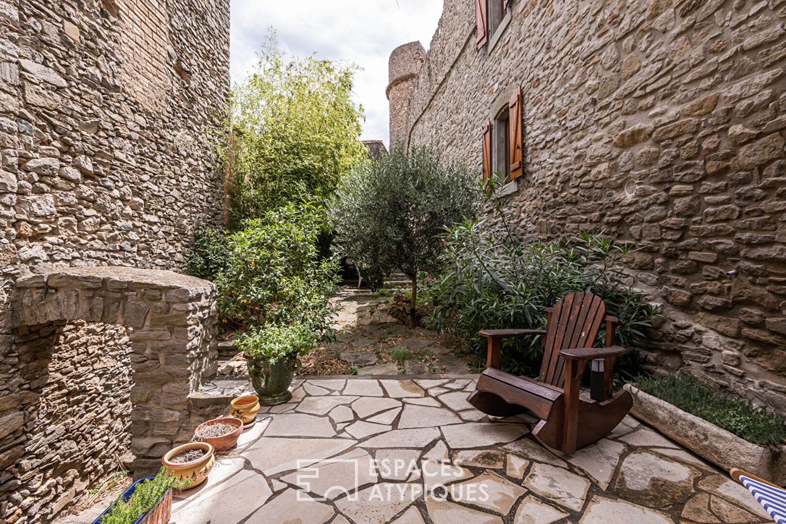 The unsuspected: Stone house with garden