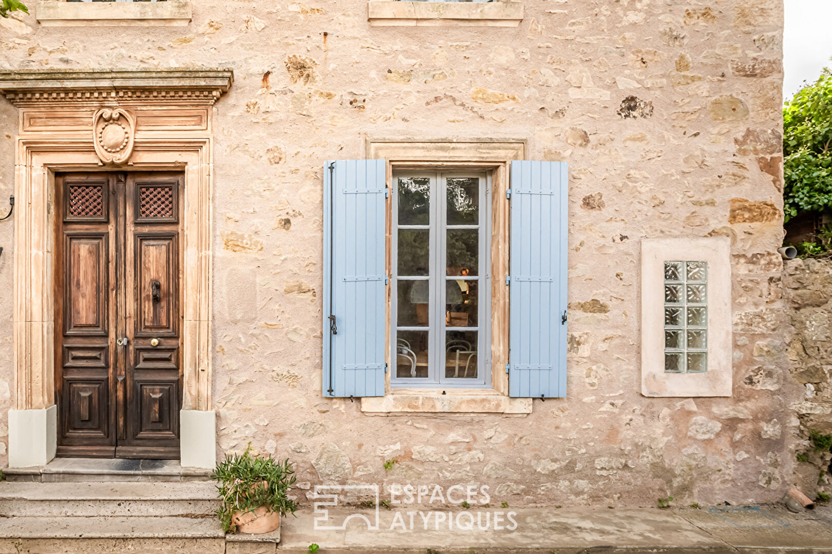 Vigneronne de caractère du XIXe siècle et son gîte indépendant