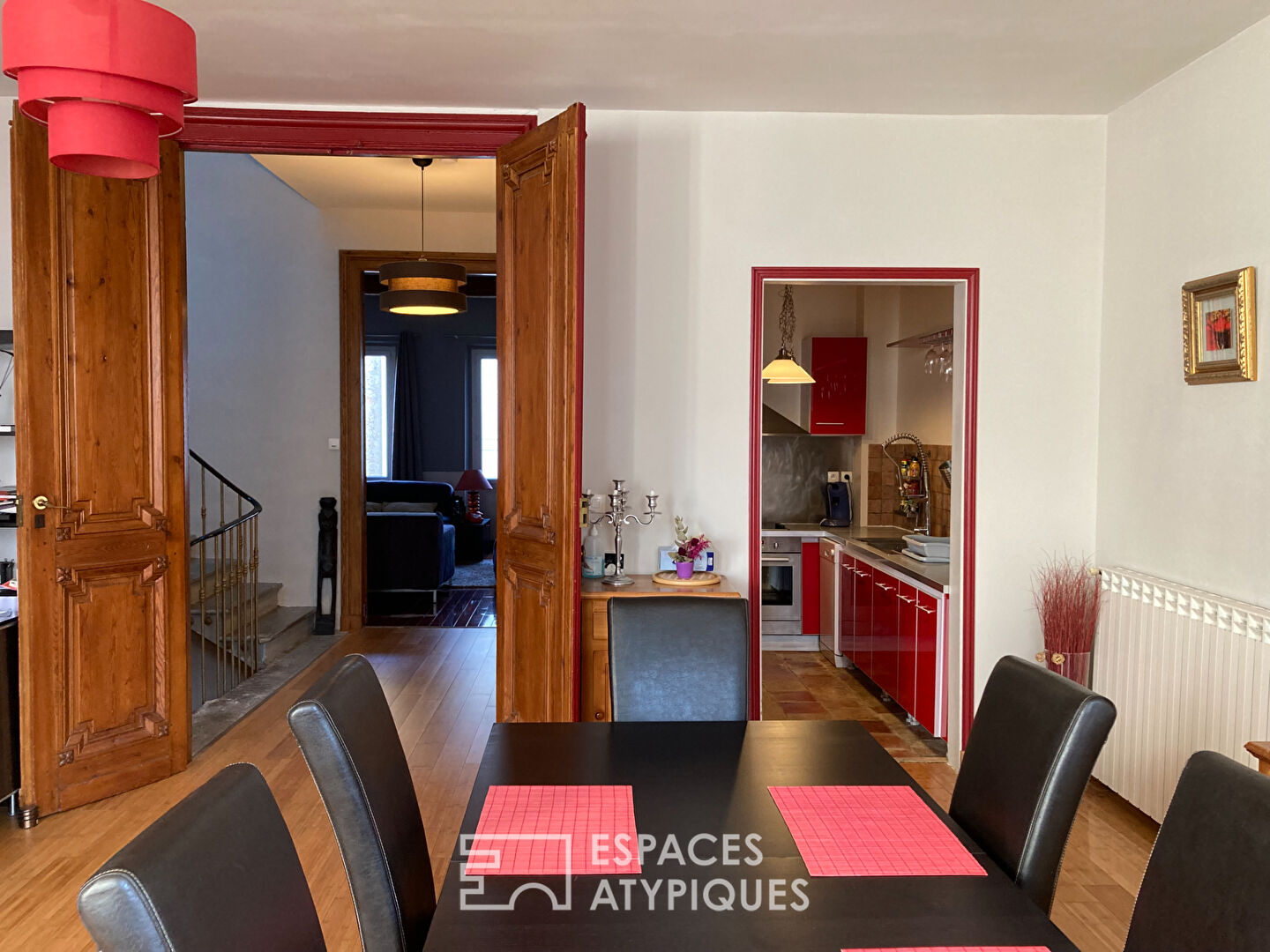 19th century bourgeois house with character and its outbuilding with view of the ponds