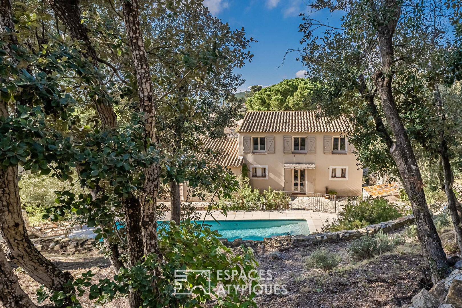 Villa de charme dans un écrin de verdure avec piscine