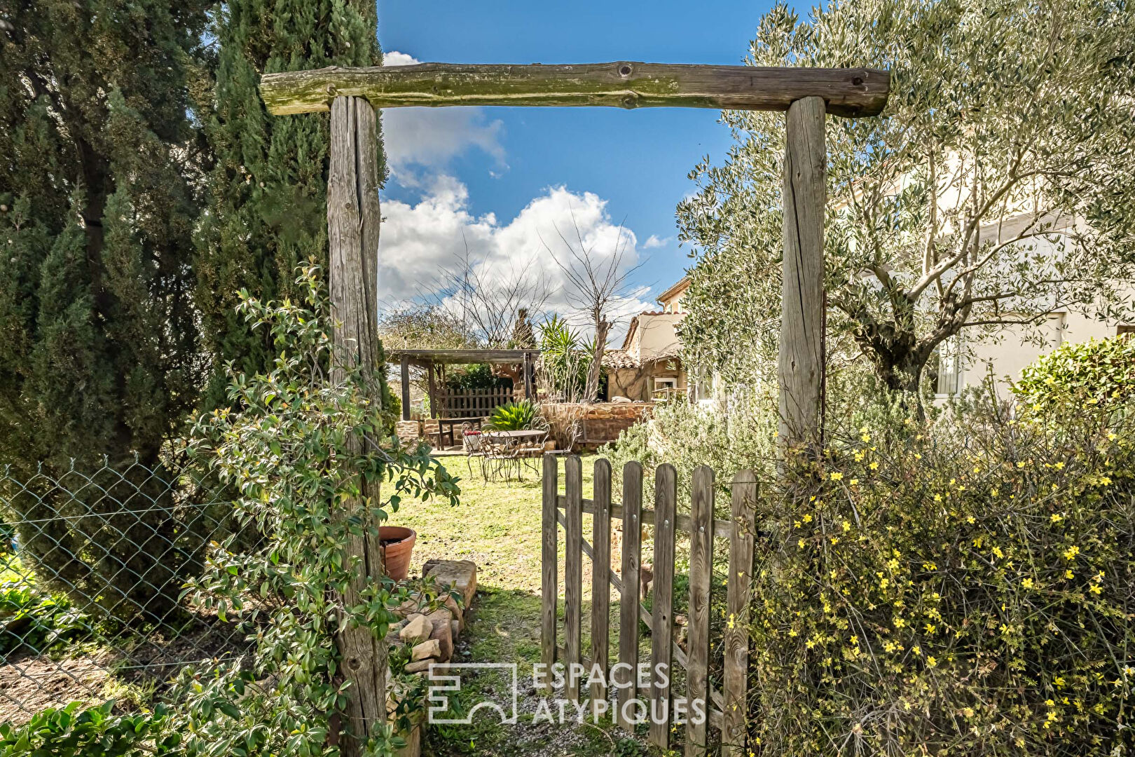 Ancien corps de ferme dans un environnement bucolique et vue imprenable