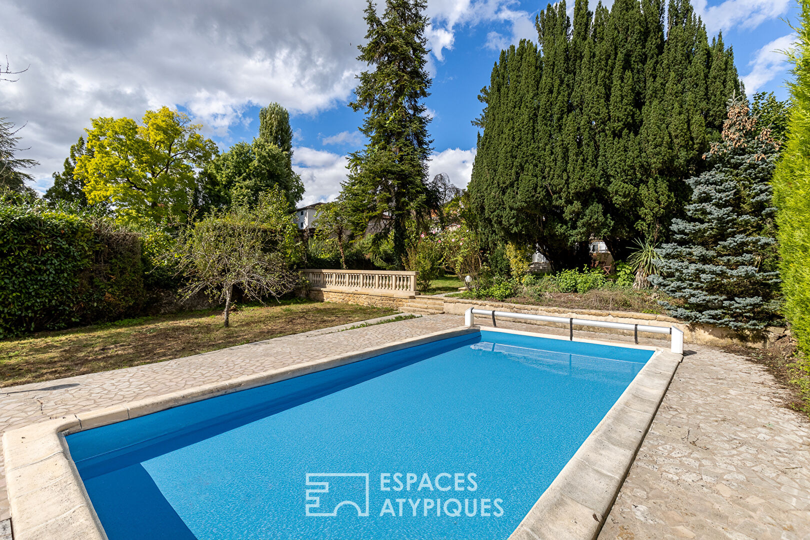 Demeure bourgeoise fin XVIIe siècle avec piscine et jardin