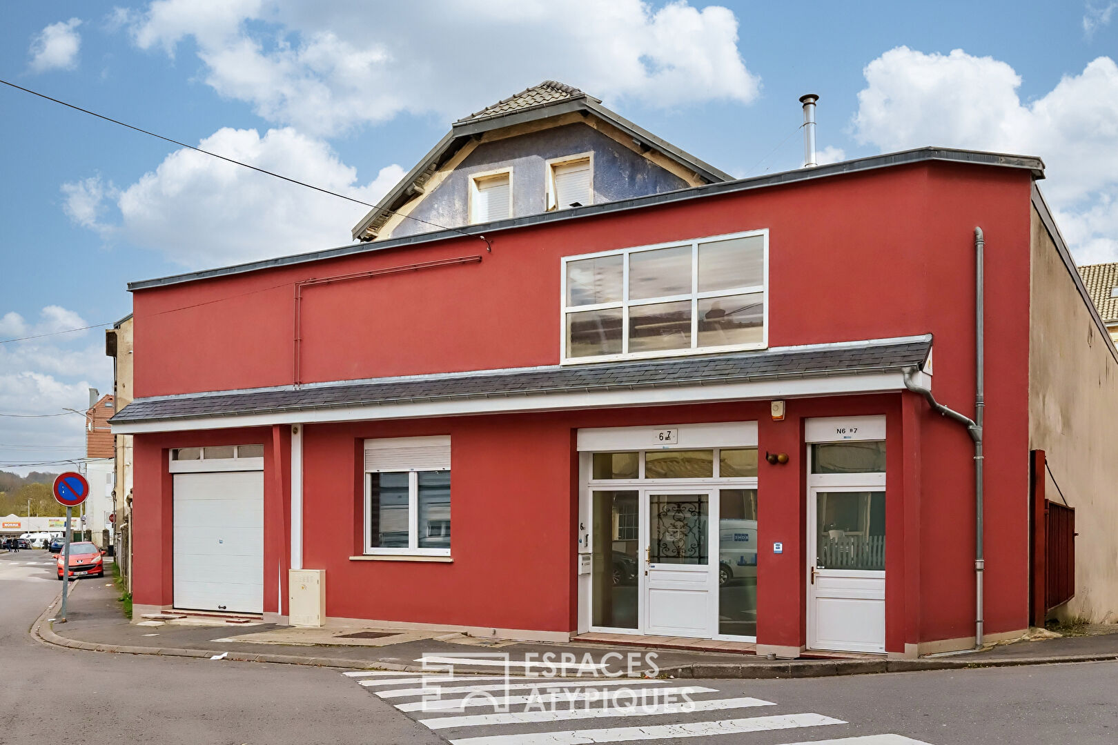 Duplex apartment with roof terrace in a former workshop