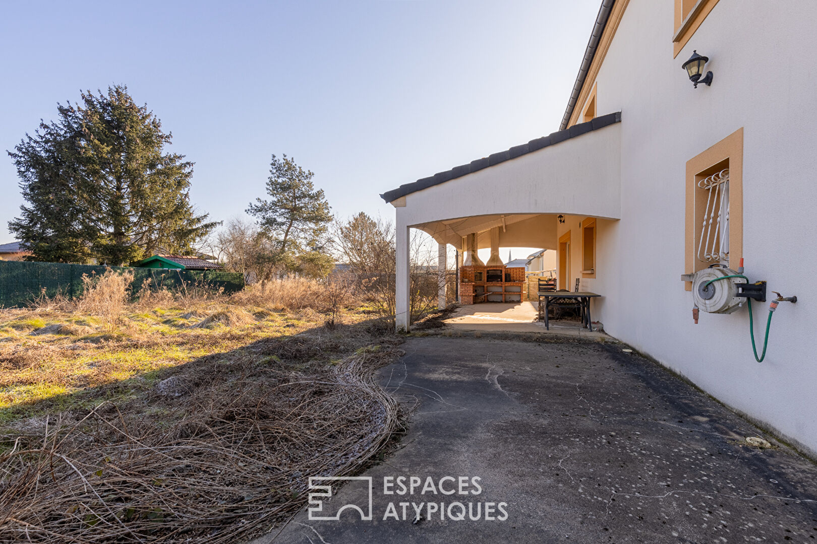 Maison de style Louisiane avec terrasses et jardin