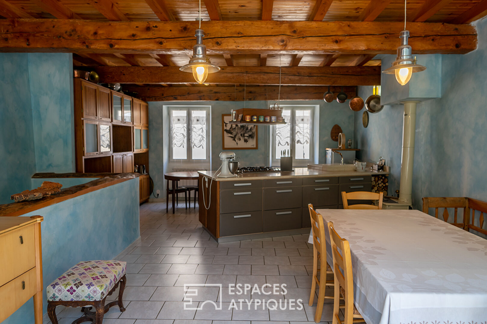 In Drôme, a discreet and surprising village house.