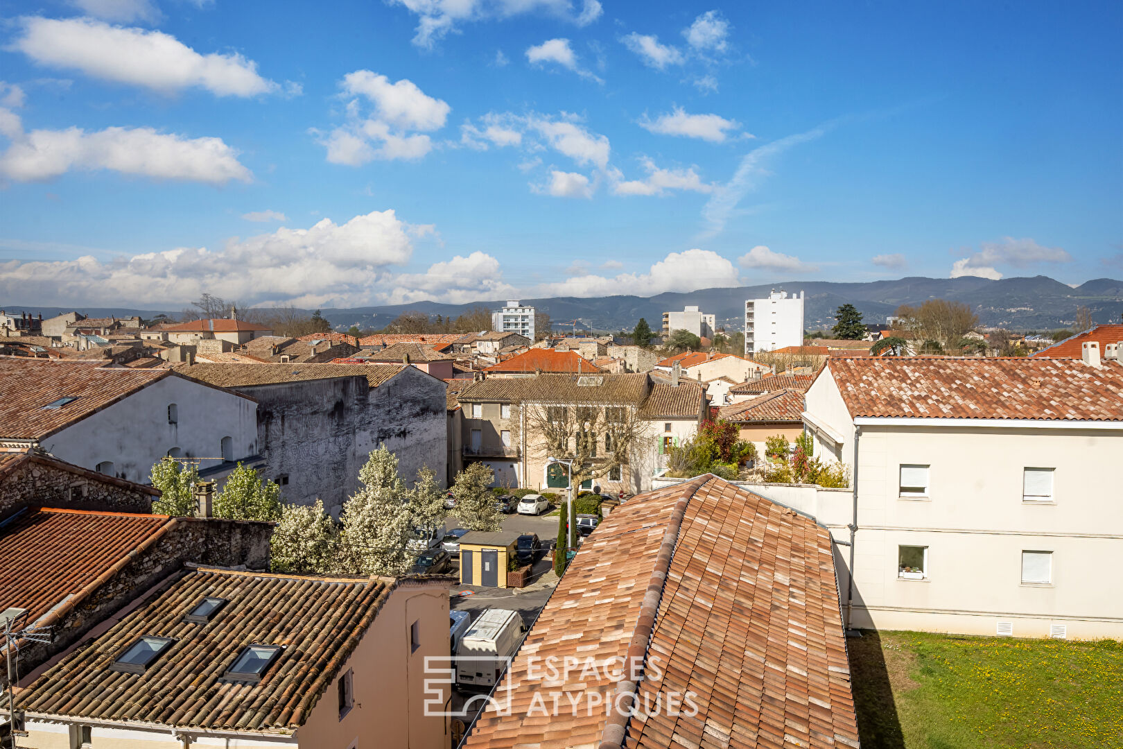 Flat with terrace and hammam on the roofs of Montelimar