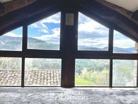 Maison de caractère avec piscine et vue imprenable en Ardèche verte