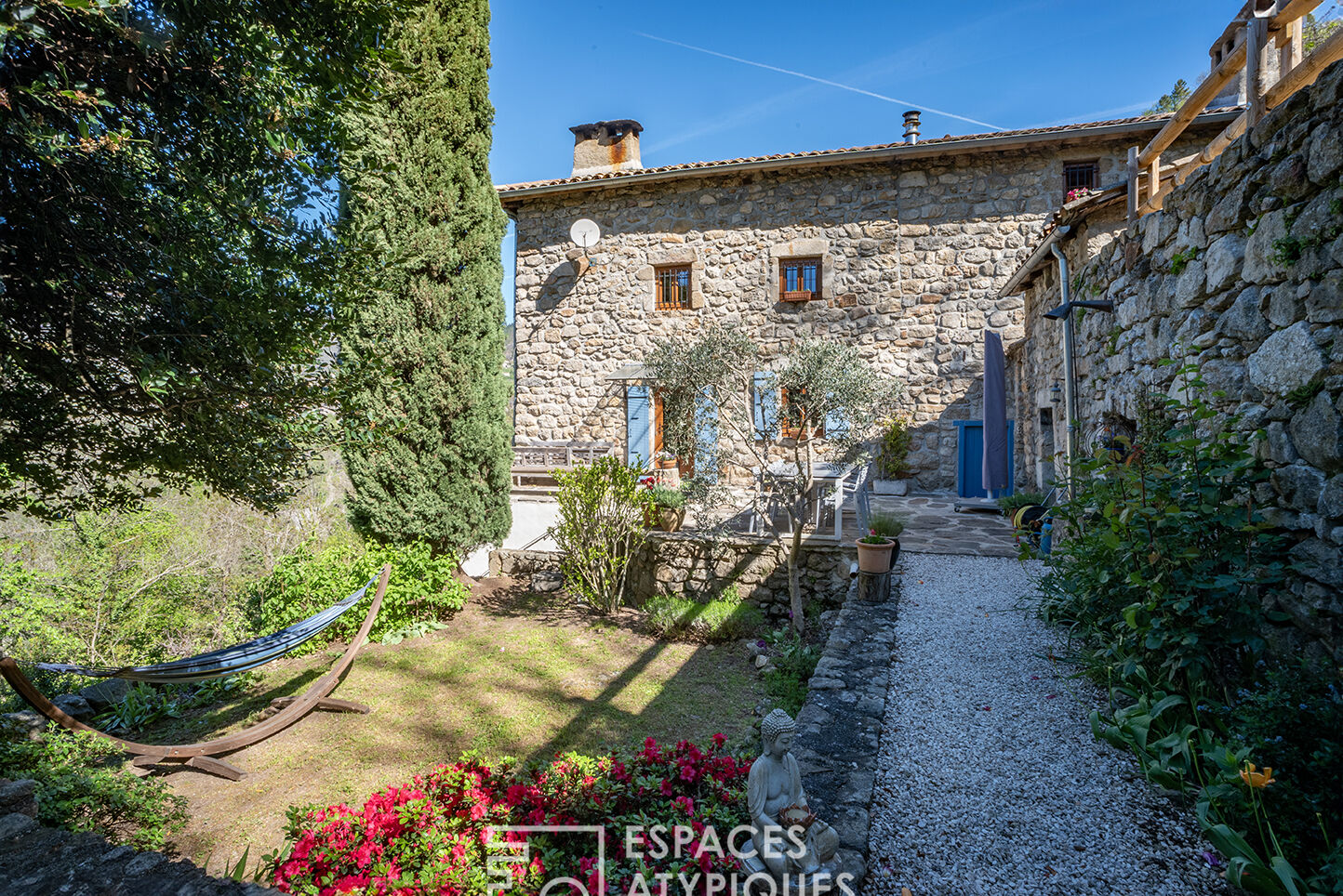 Authentique maison en pierre restaurée avec vue sur 16ha en Ardèche