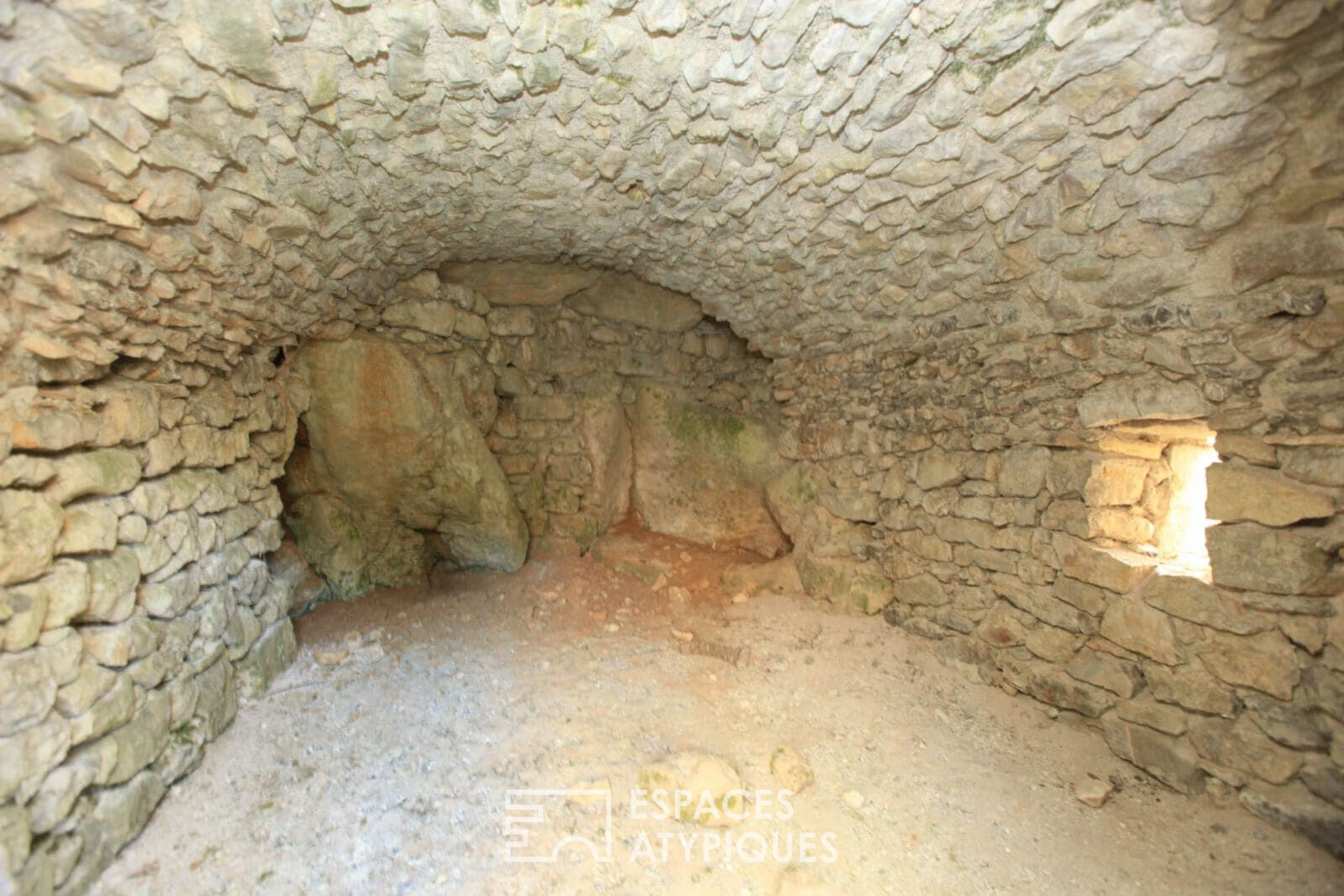 Ruines avec 18 hectares de terrain