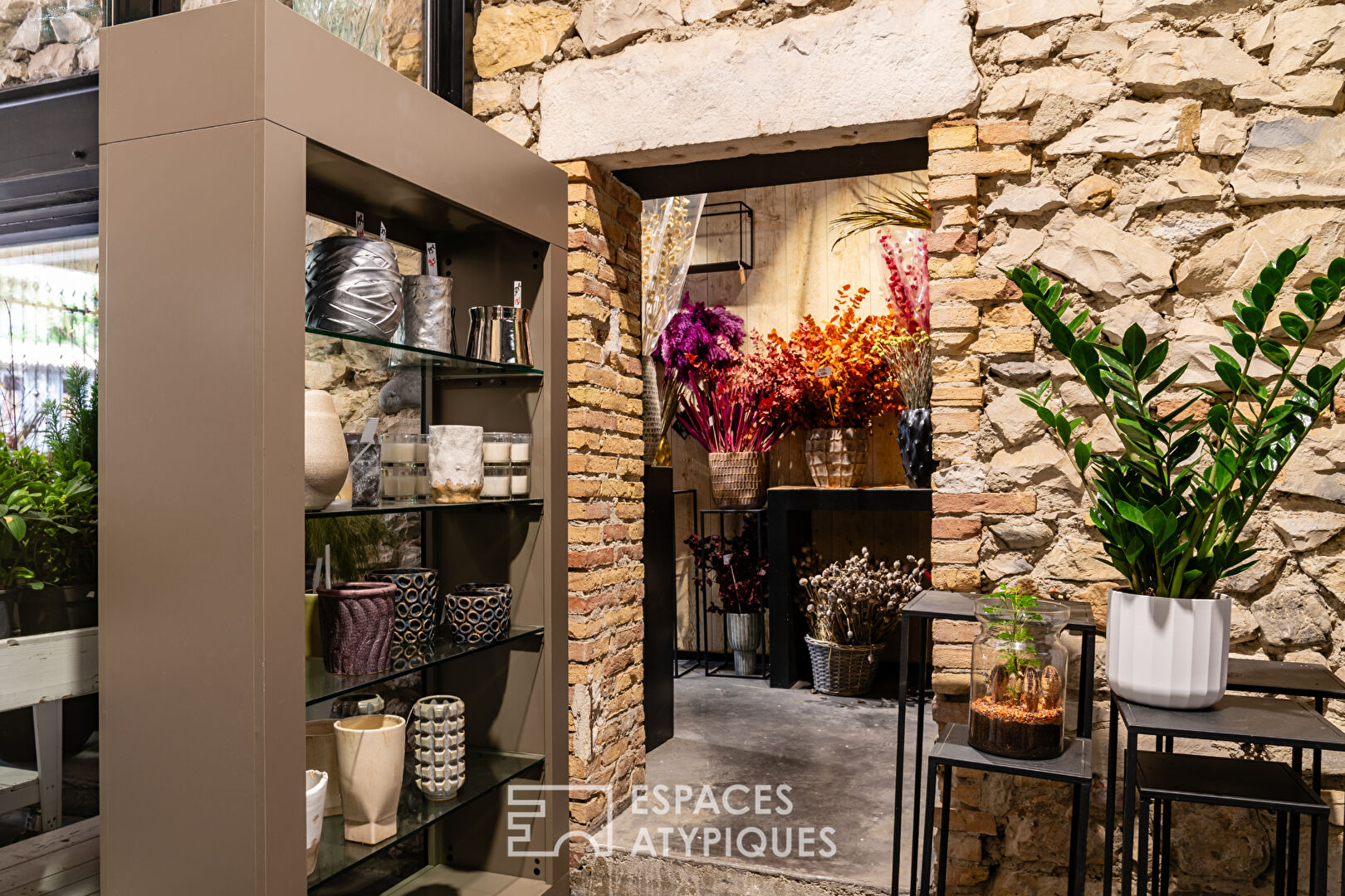 Sumptuous loft or commercial premises in Provence