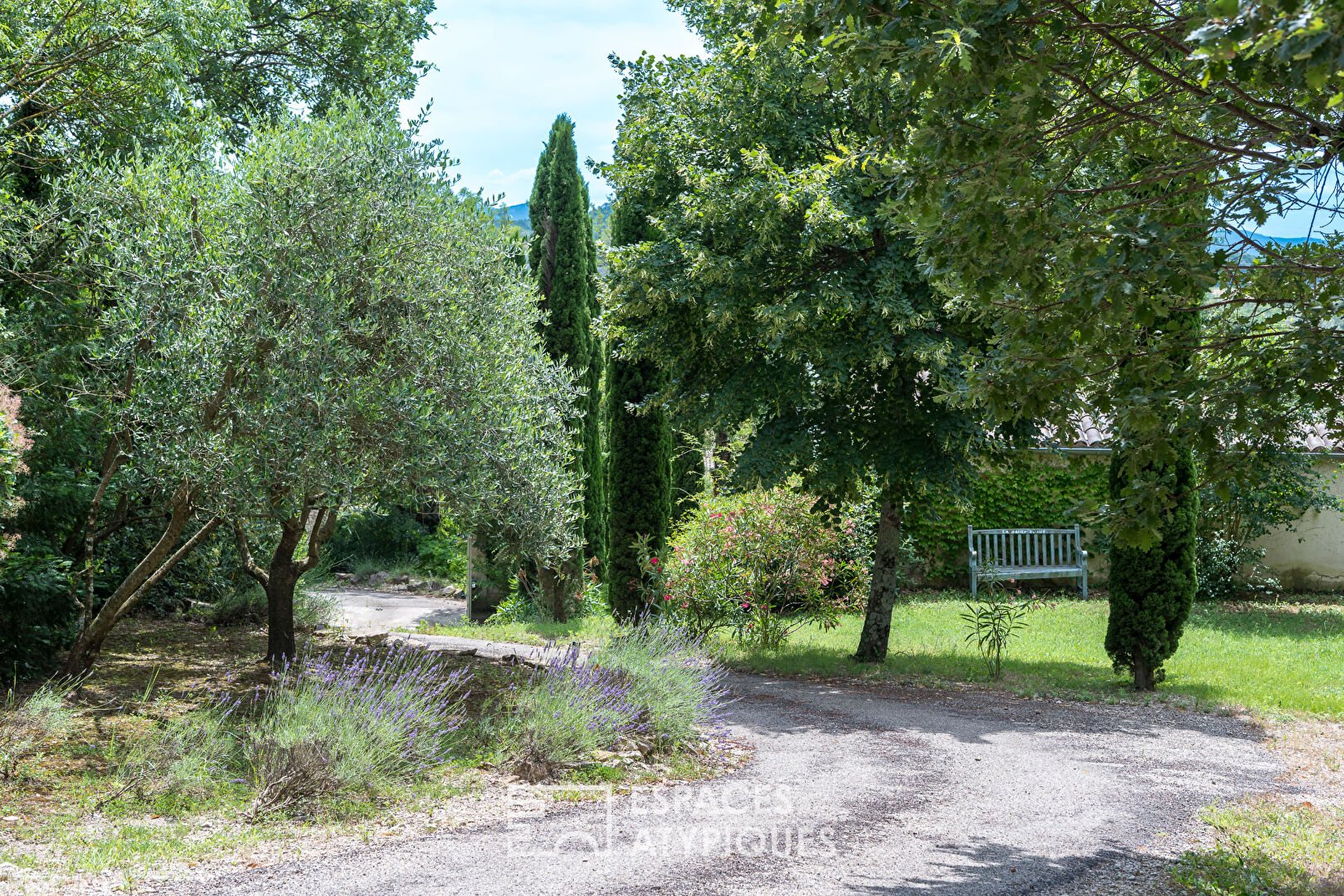 Demeure de caractère avec vue panoramique en Provence