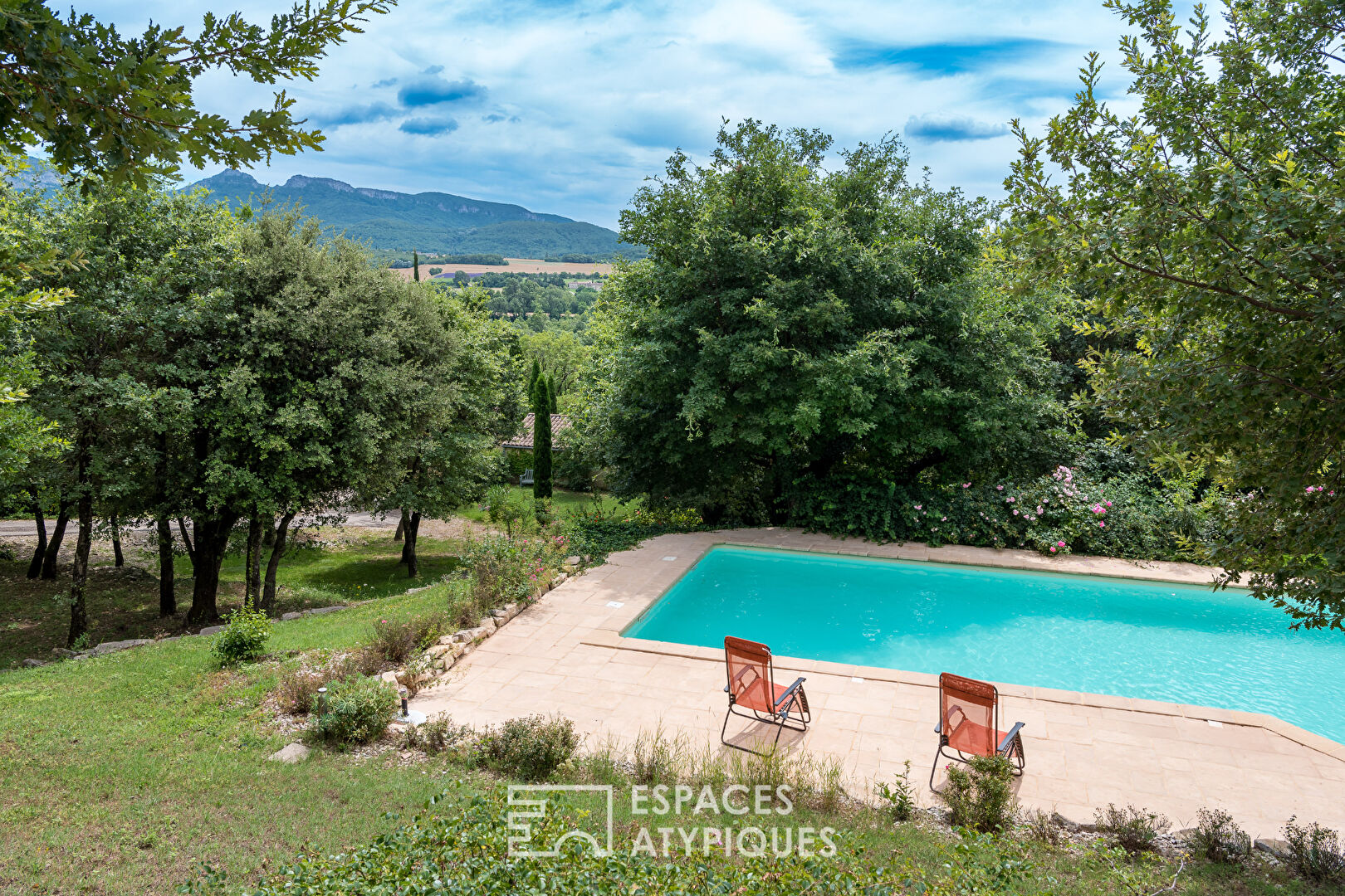 Demeure de caractère avec vue panoramique en Provence