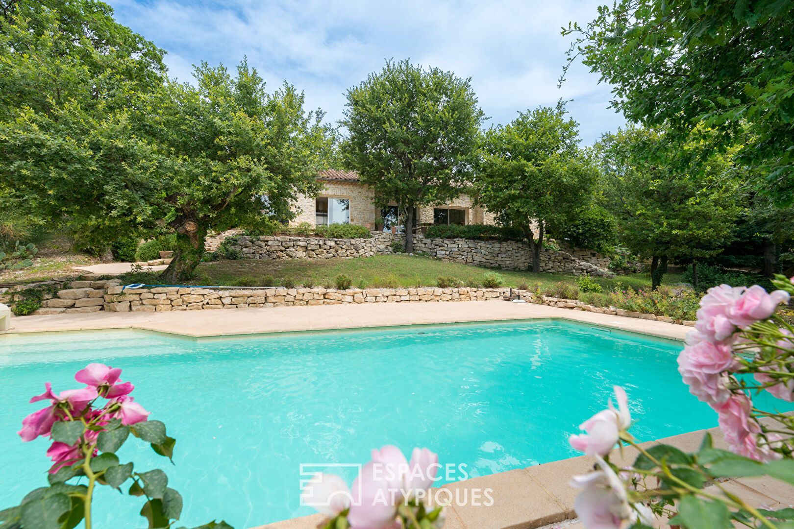 Demeure de caractère avec vue panoramique en Provence