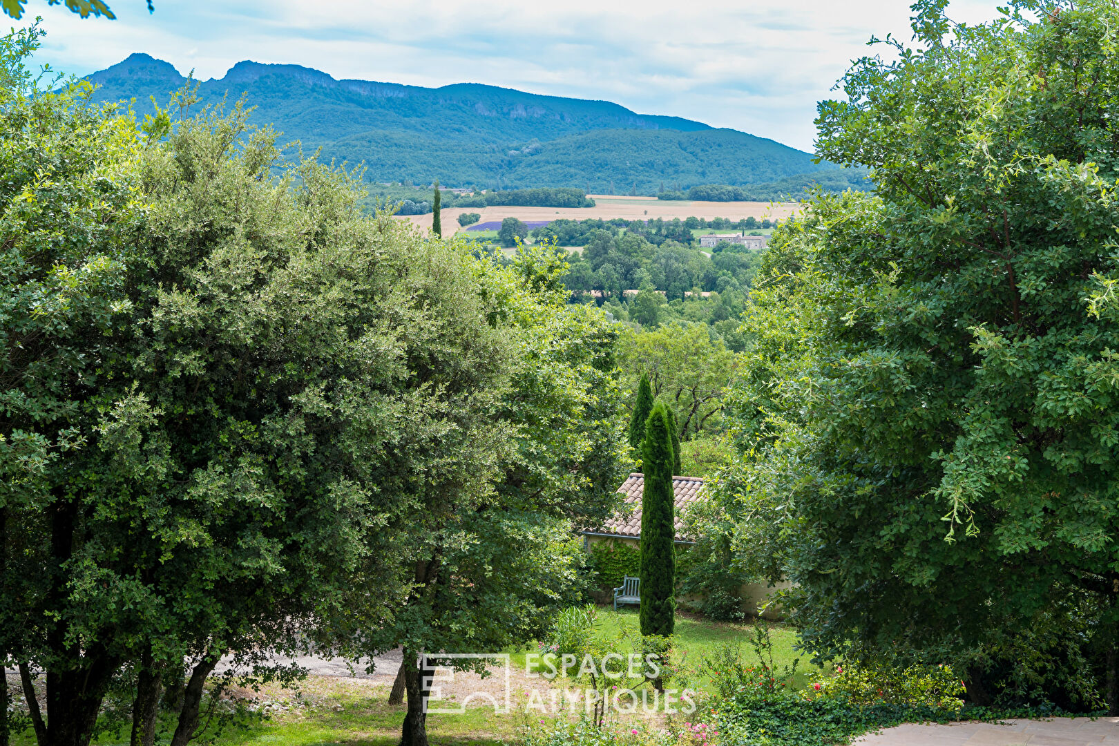 Demeure de caractère avec vue panoramique en Provence