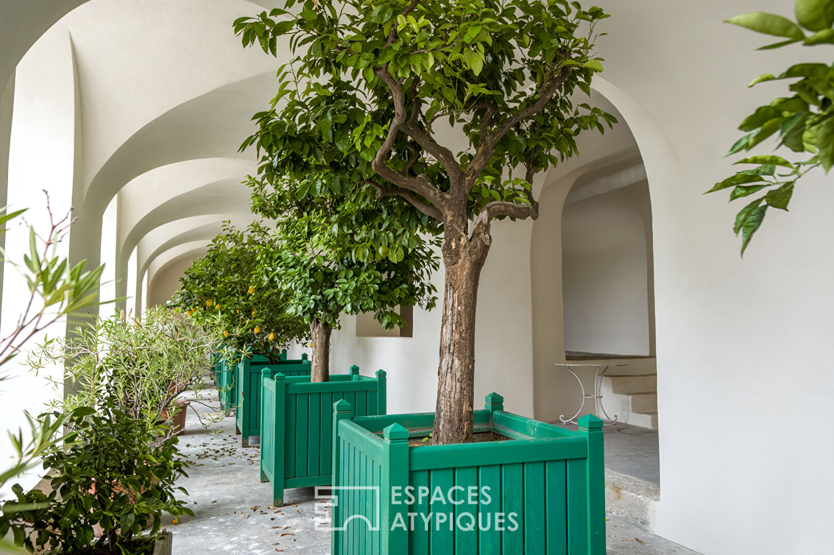 Domaine prestigieux de l’Ardèche verte, à la taille de projets ambitieux.