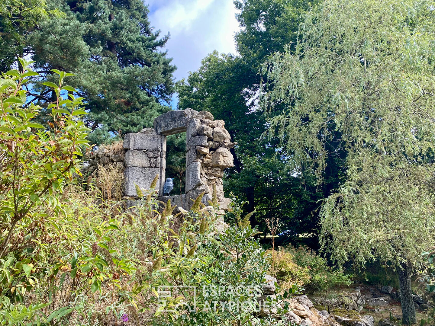 A former hunting lodge hidden away in the heart of the Ardèche.