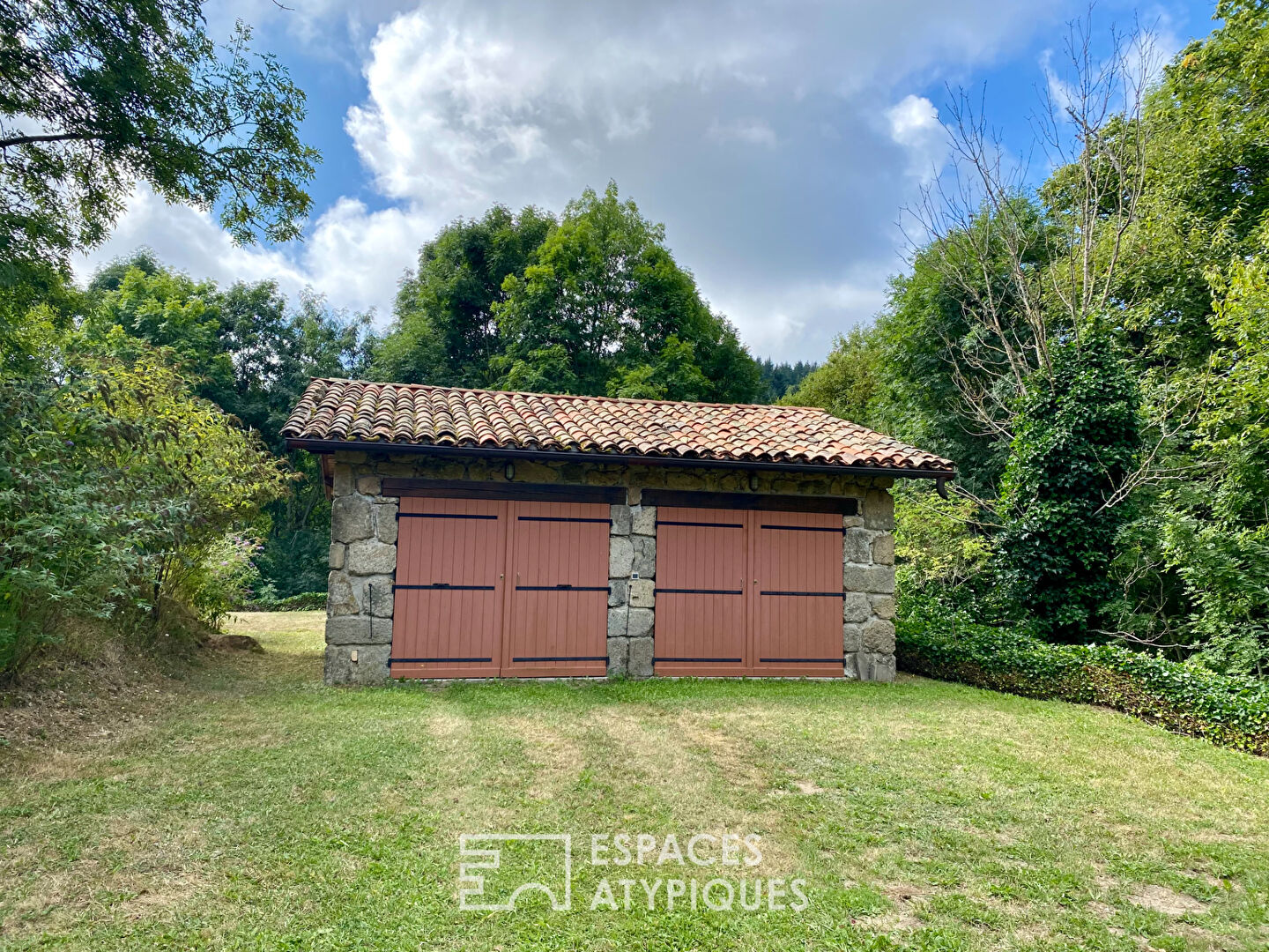 A former hunting lodge hidden away in the heart of the Ardèche.