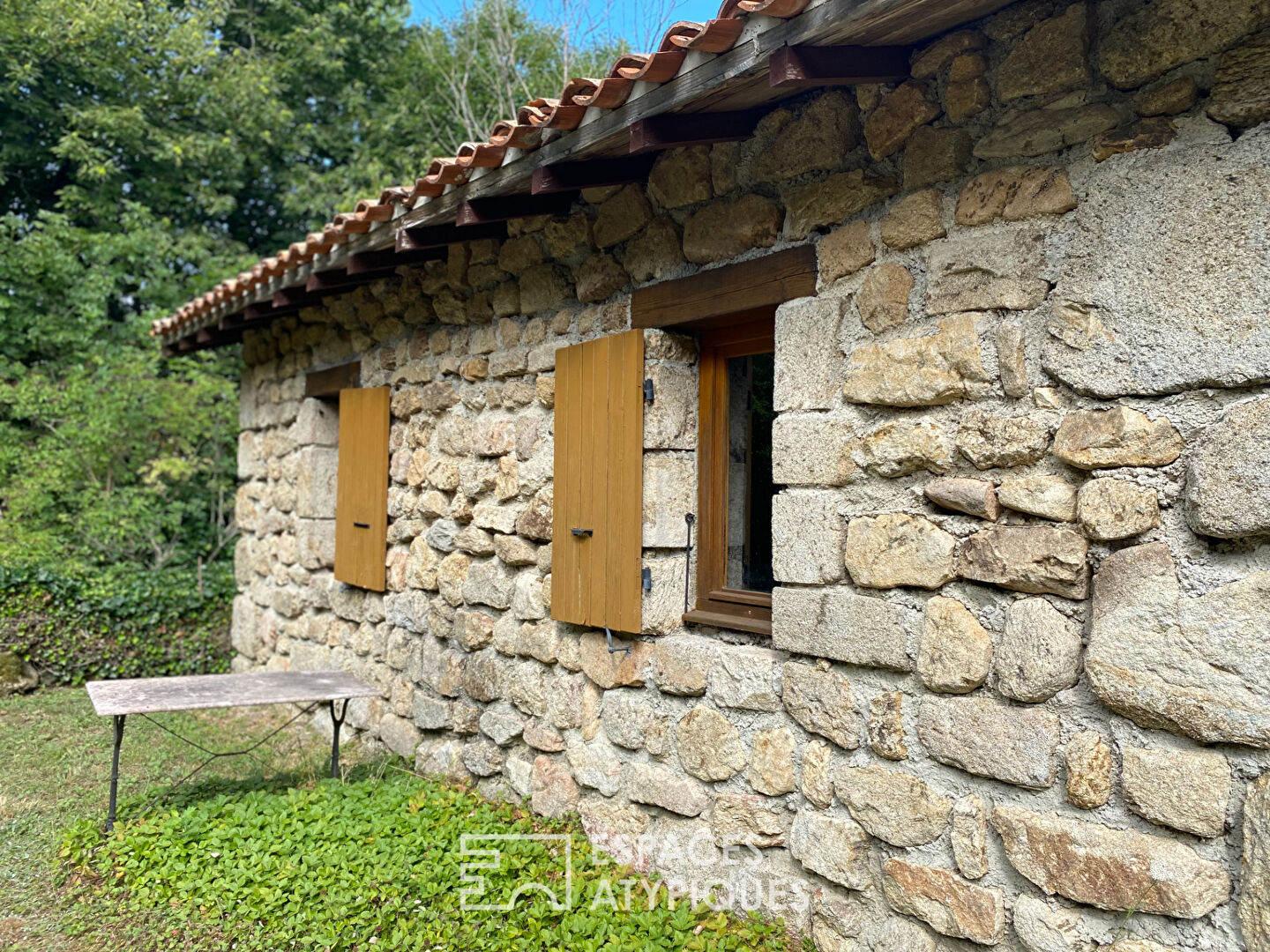 Maison de caractère, en pleine nature, au coeur de l’Ardèche verte.