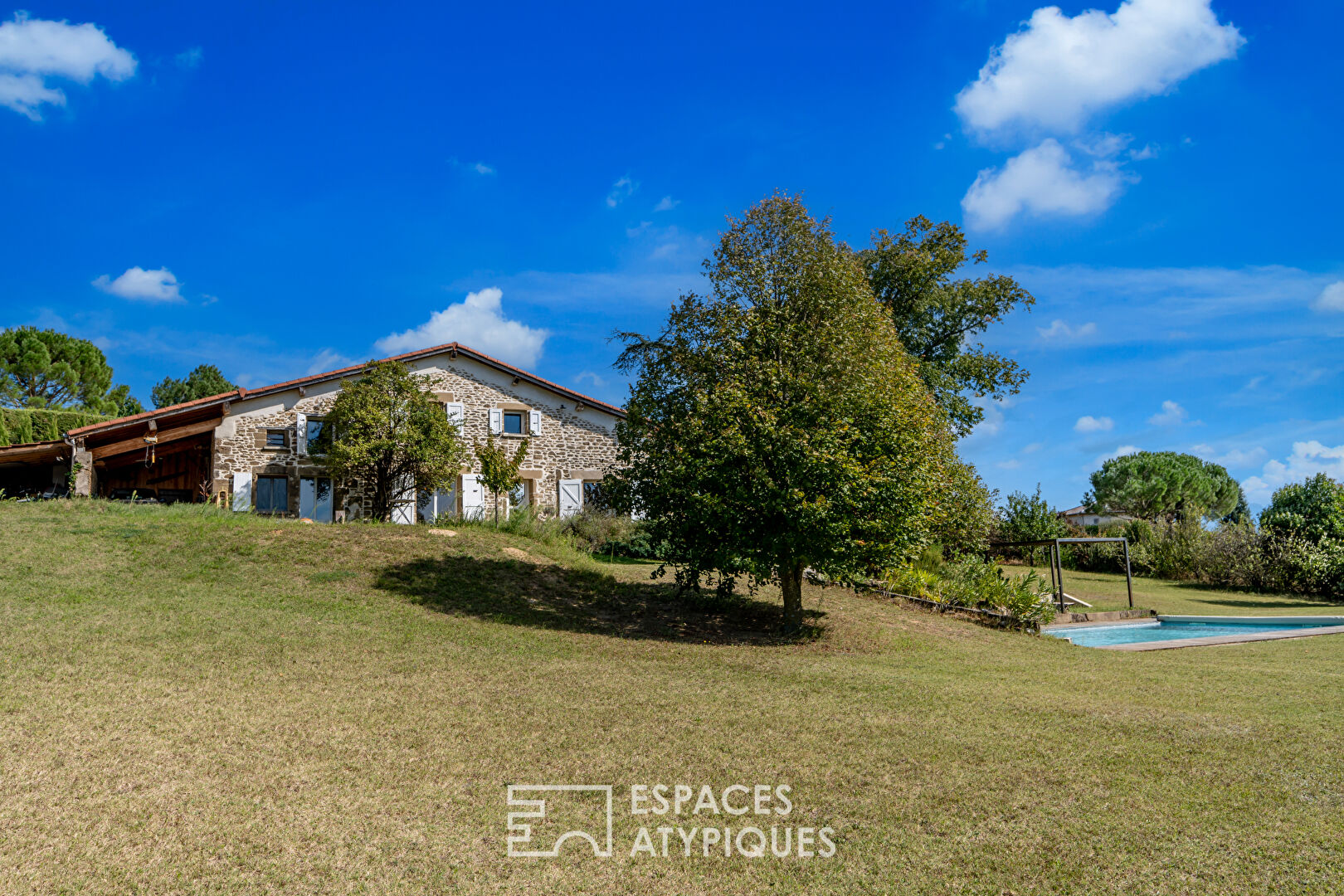 Belle maison en pierre rénovée avec piscine proche de Romans