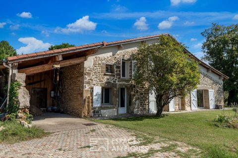 Belle maison en pierre rénovée avec piscine proche de Romans