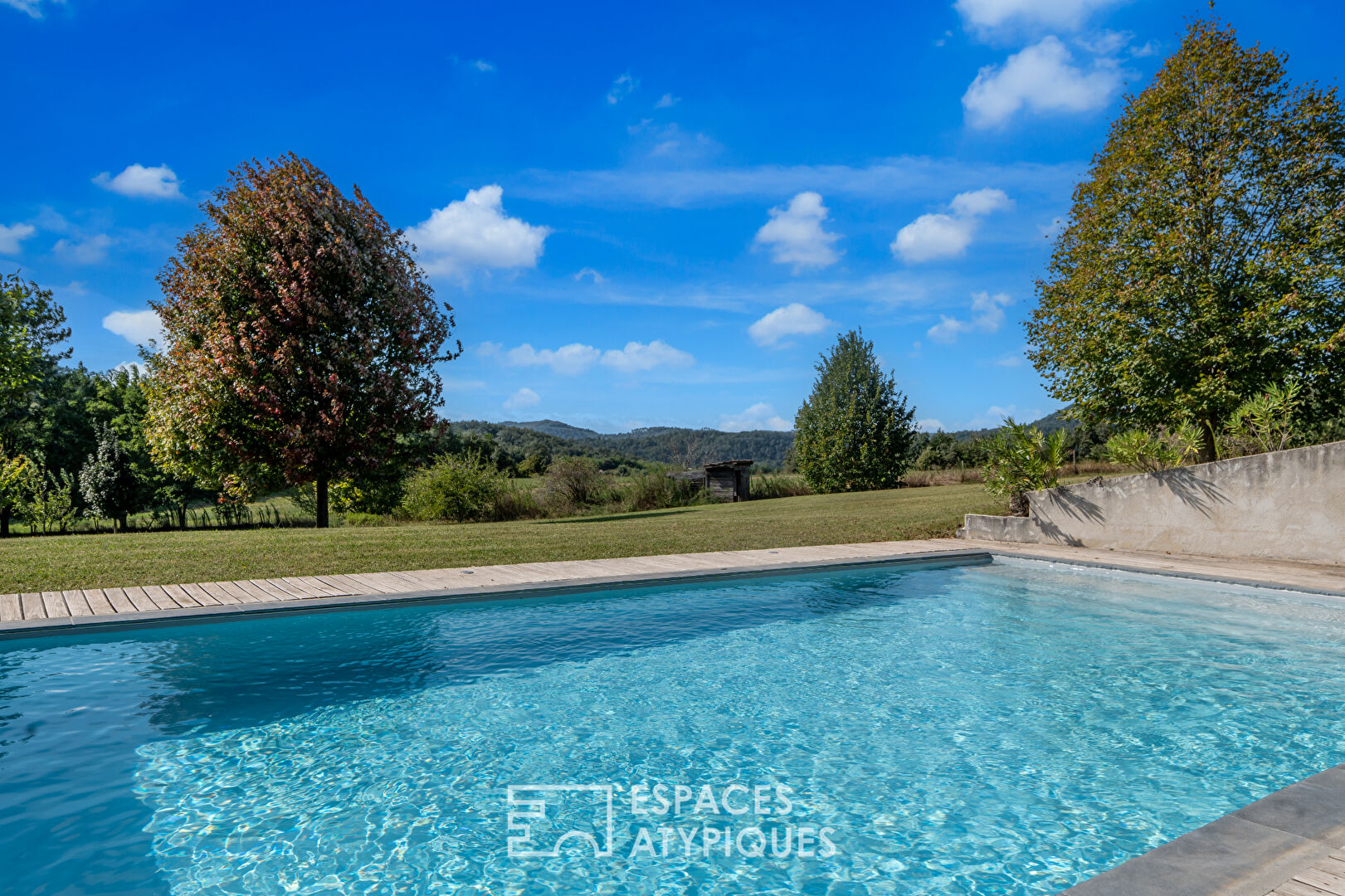 Belle maison en pierre rénovée avec piscine proche de Romans