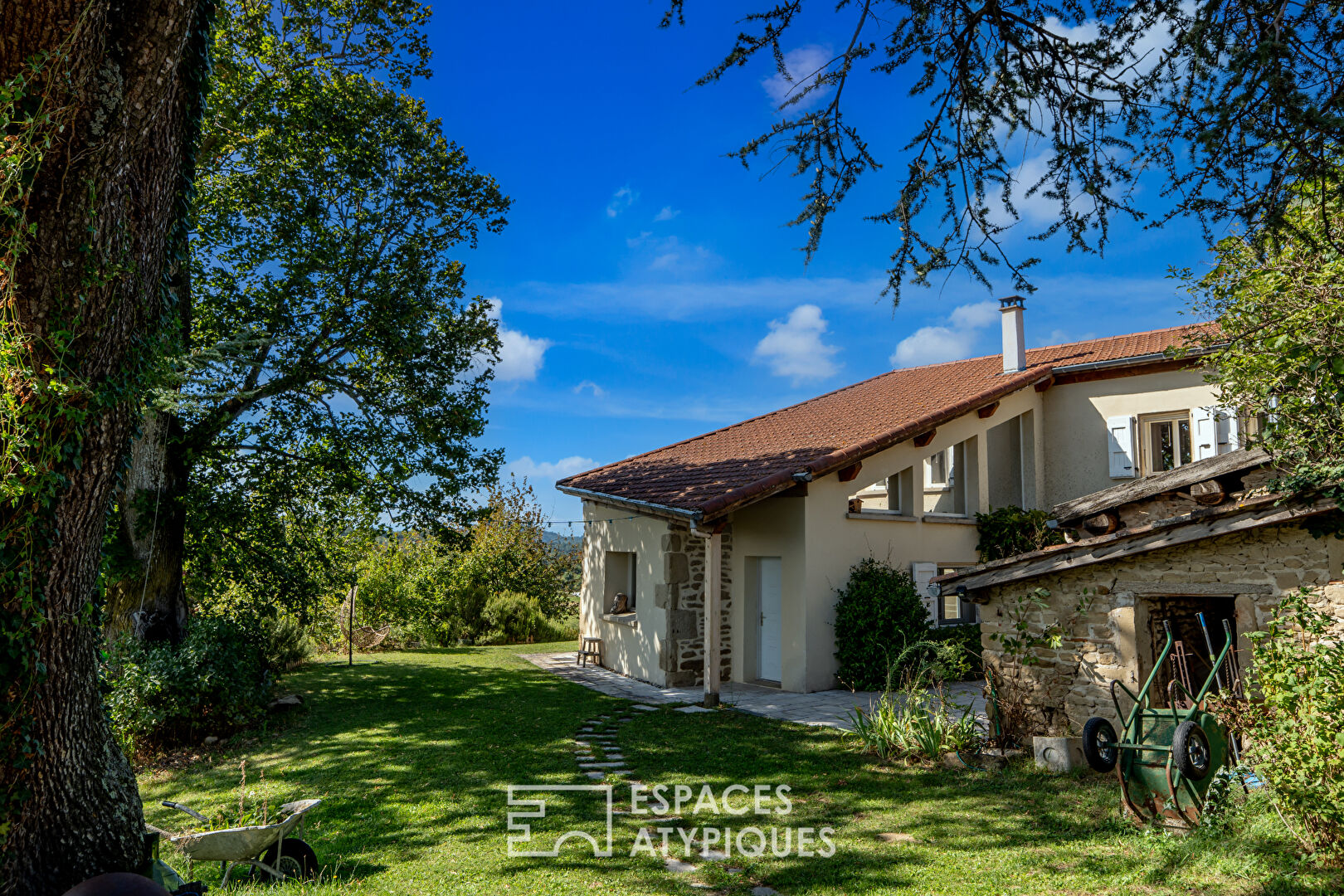 Belle maison en pierre rénovée avec piscine proche de Romans