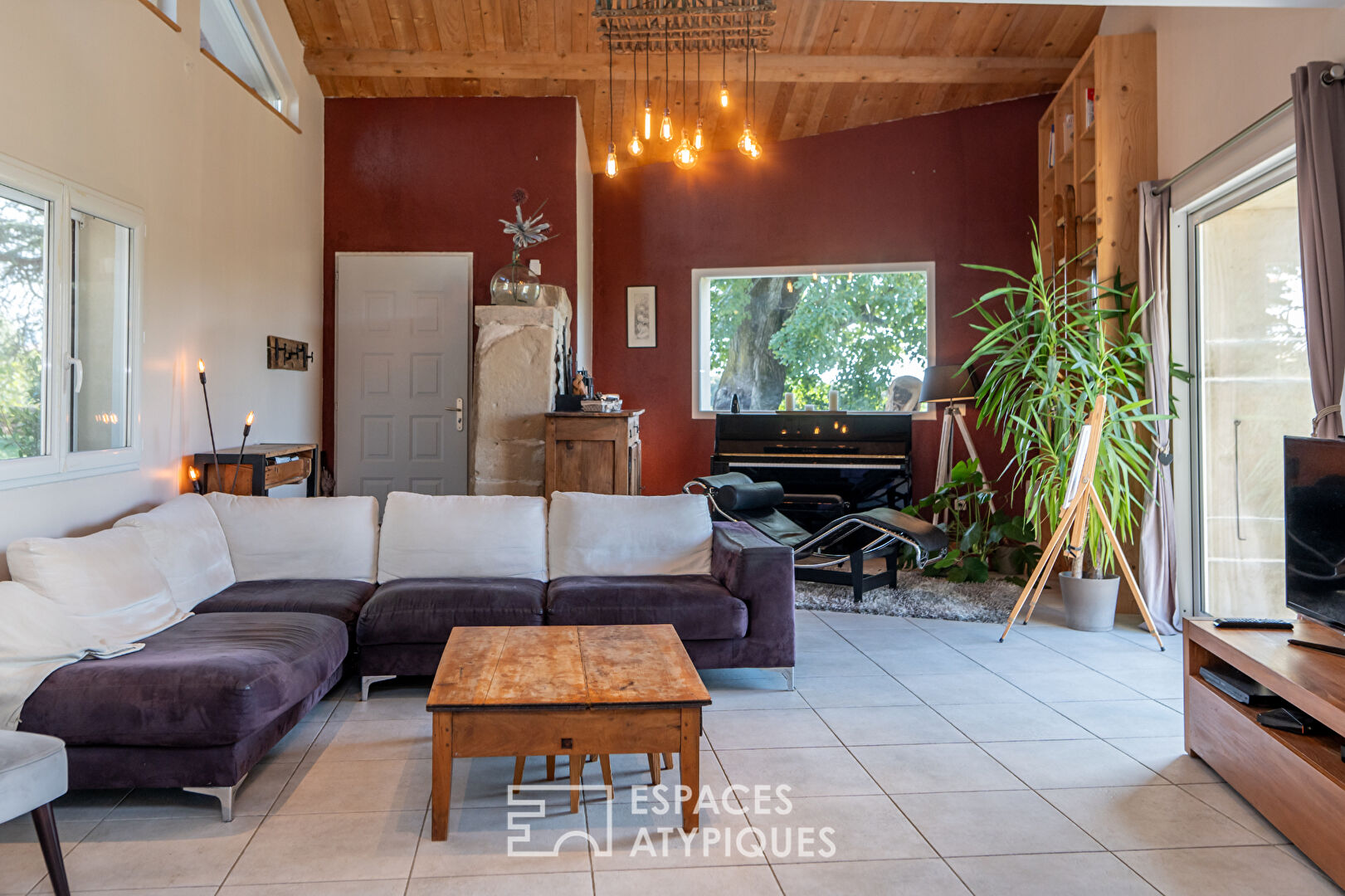 Belle maison en pierre rénovée avec piscine proche de Romans