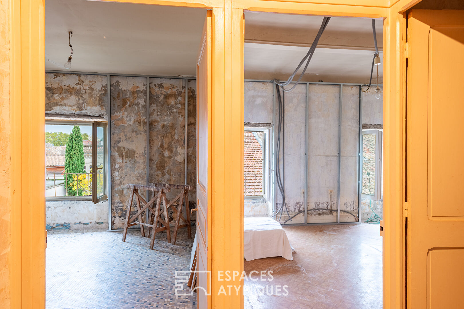 4 appartements et  local commercial dans immeuble de caractère