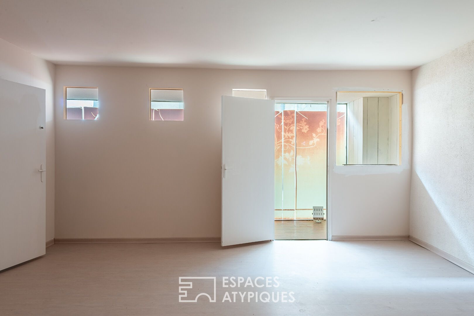 4 appartements et  local commercial dans immeuble de caractère