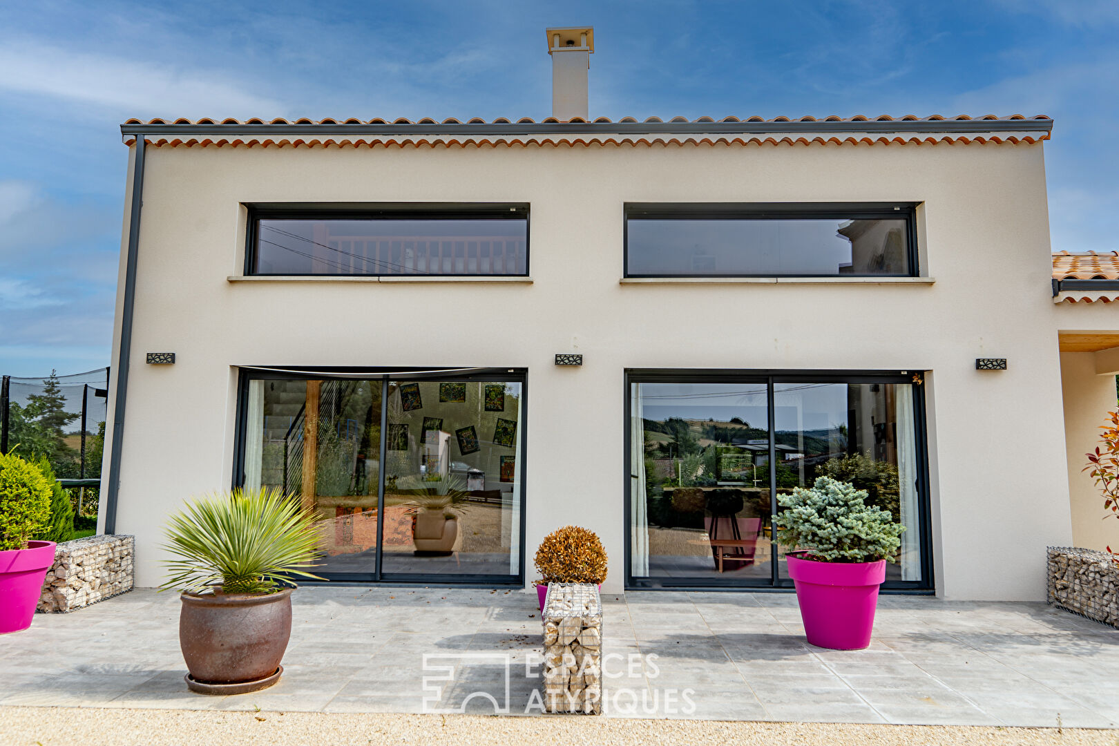 This contemporary house in the Ardèche offers harmonious comfort.