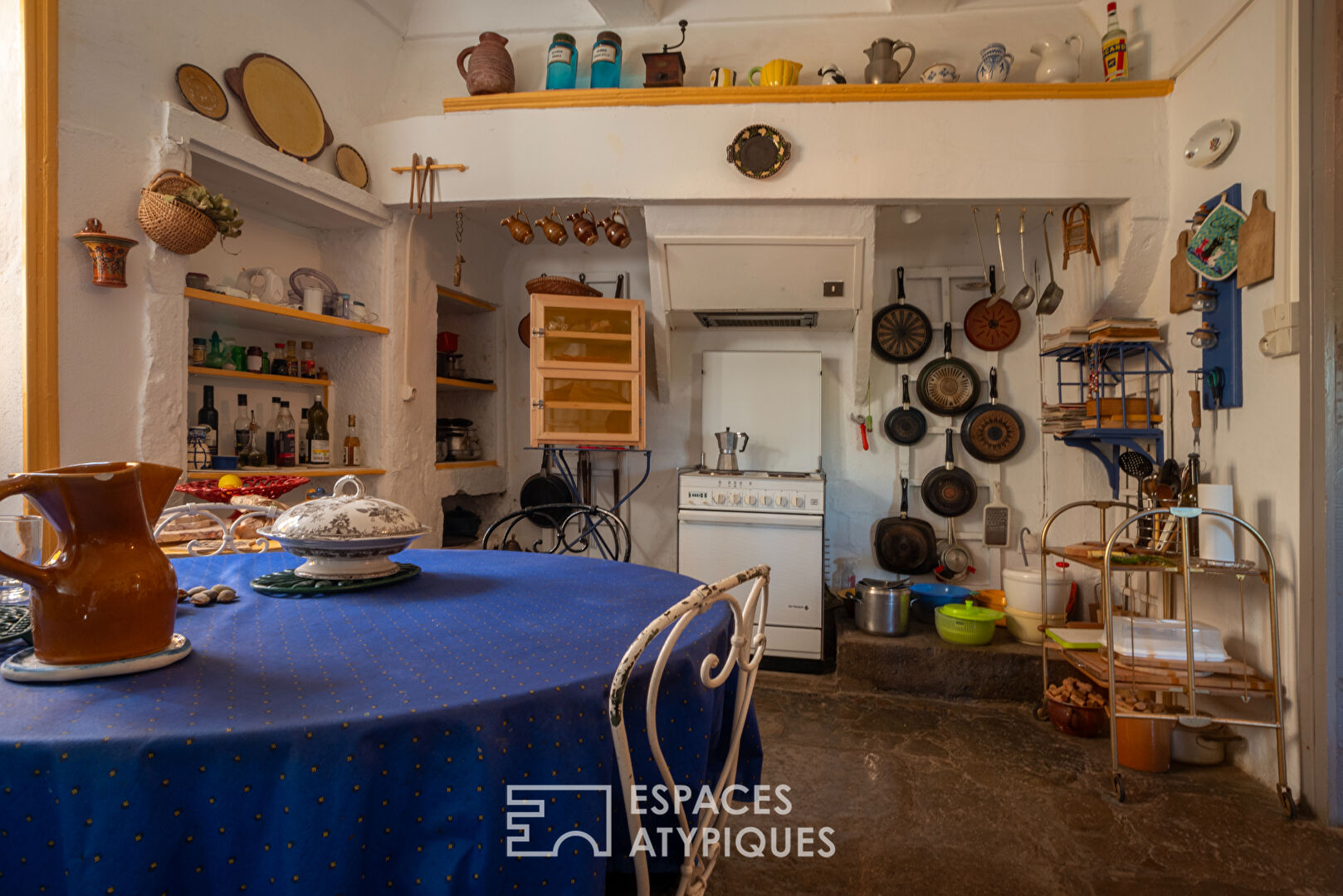 Oldd Ardèche farmhouse with character and its artist’s studio