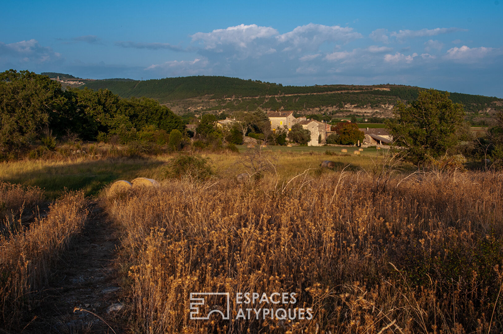 Oldd Ardèche farmhouse with character and its artist’s studio