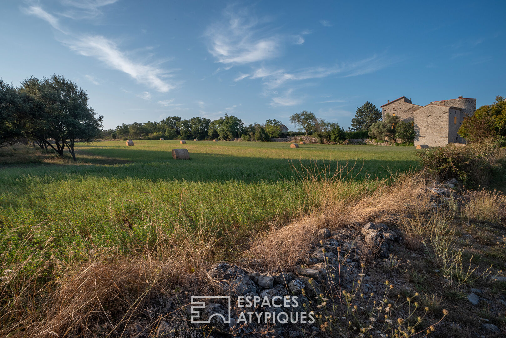 Oldd Ardèche farmhouse with character and its artist’s studio