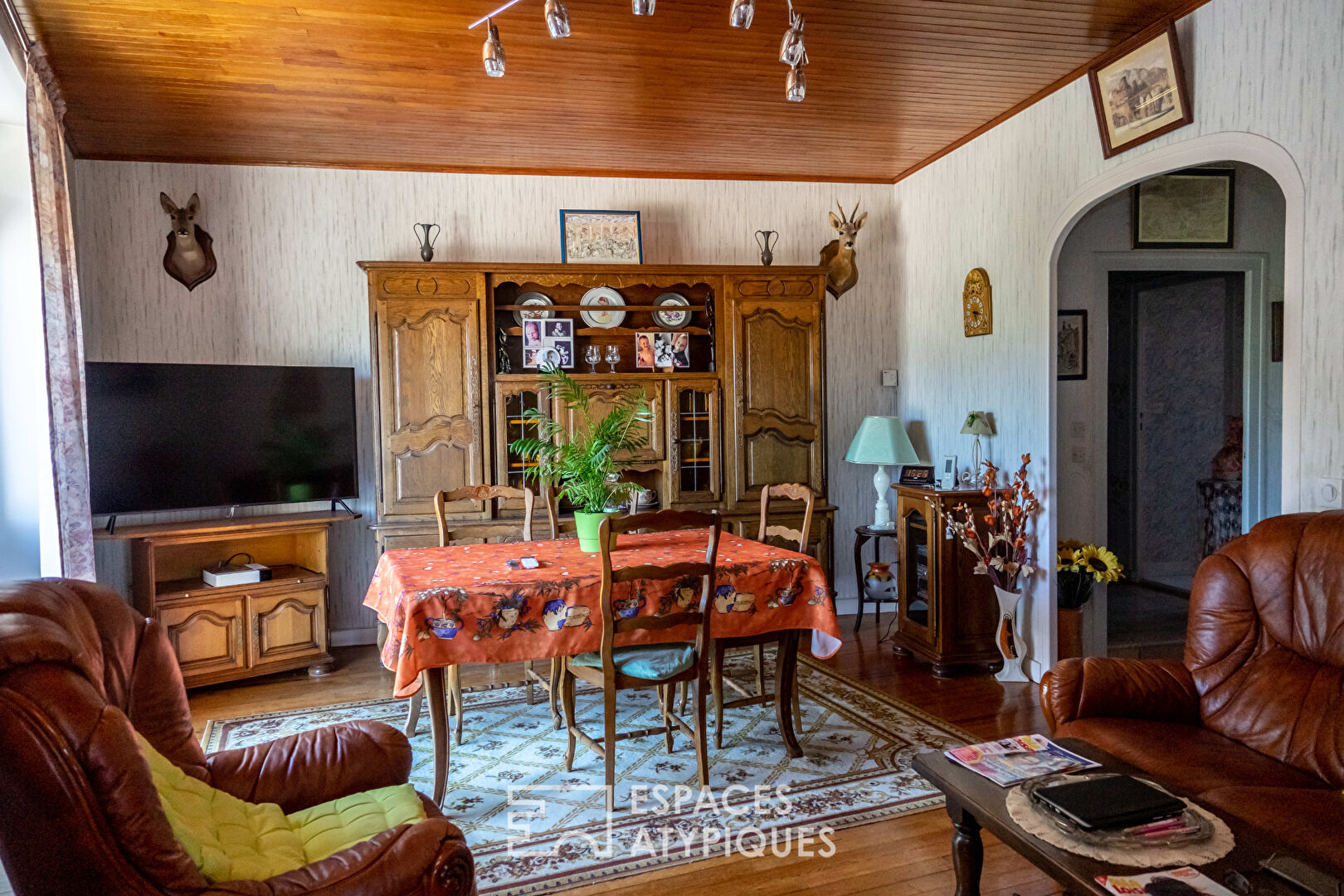 Maison érigée sur son rocher au pied du Vercors