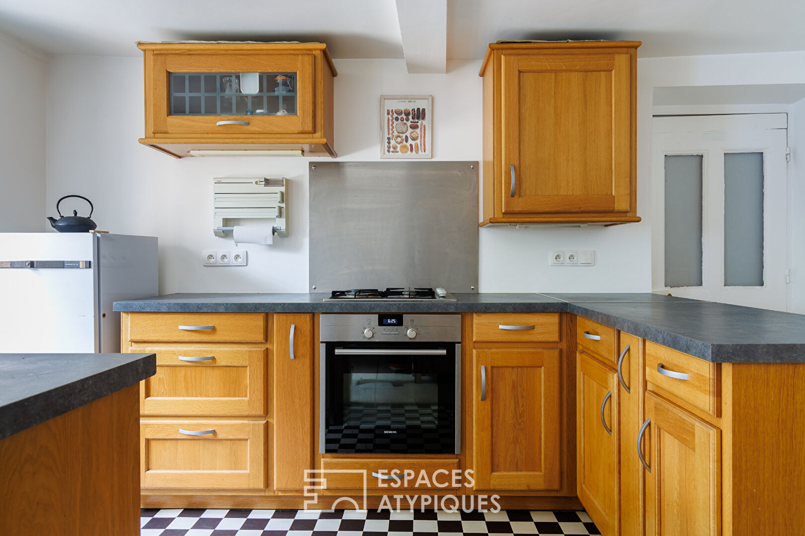 Propriété de charme avec vaste terrain, piscine et vue dégagée près de Dieulefit