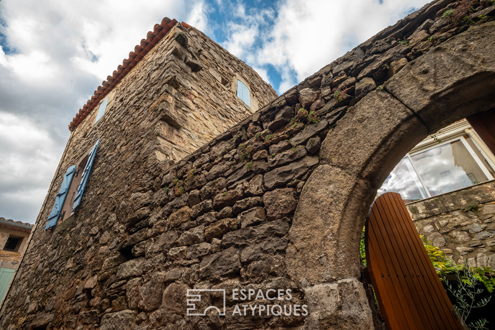 Charming house in the Cévennes ardéchoises region set in beautiful vaulted cellars