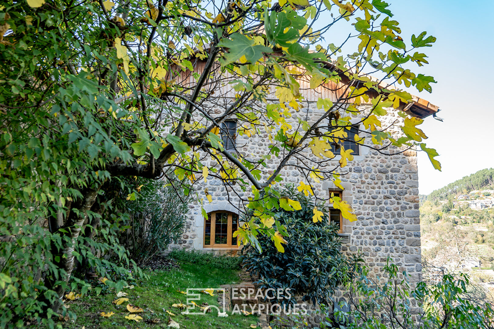 Belle demeure en pierre en Ardèche Plein Coeur