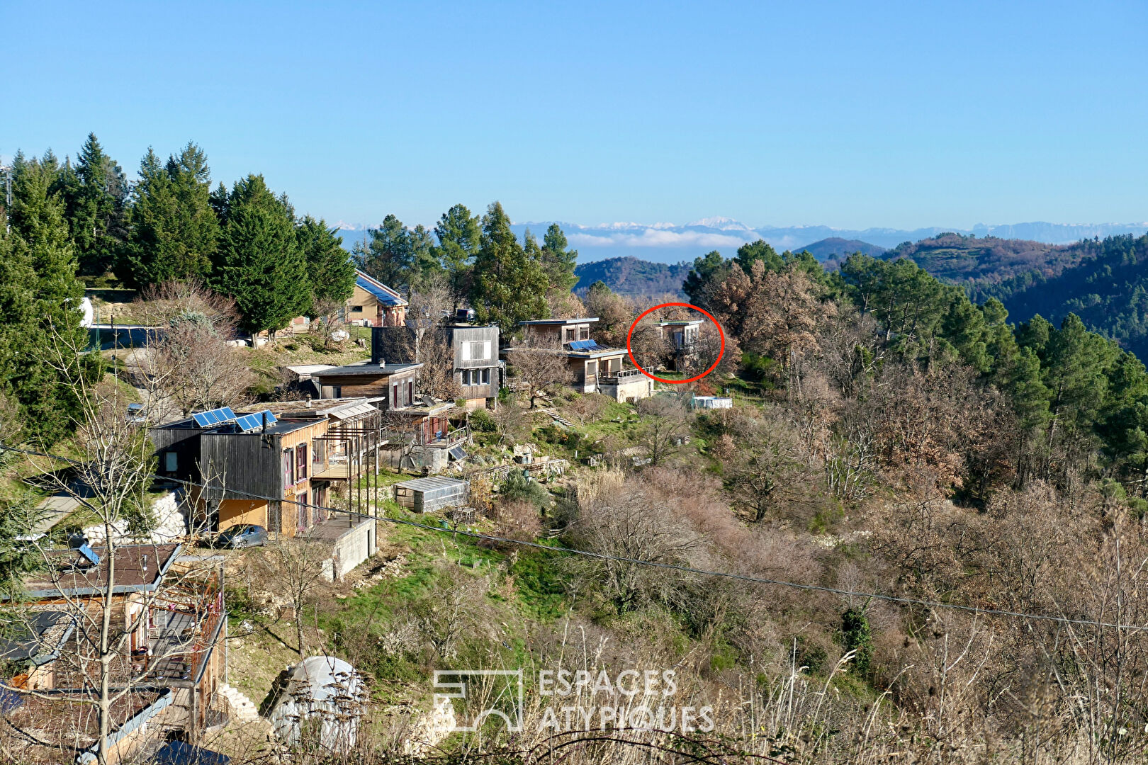 Maison bioclimatique dans un environnement naturel préservé en Ardèche