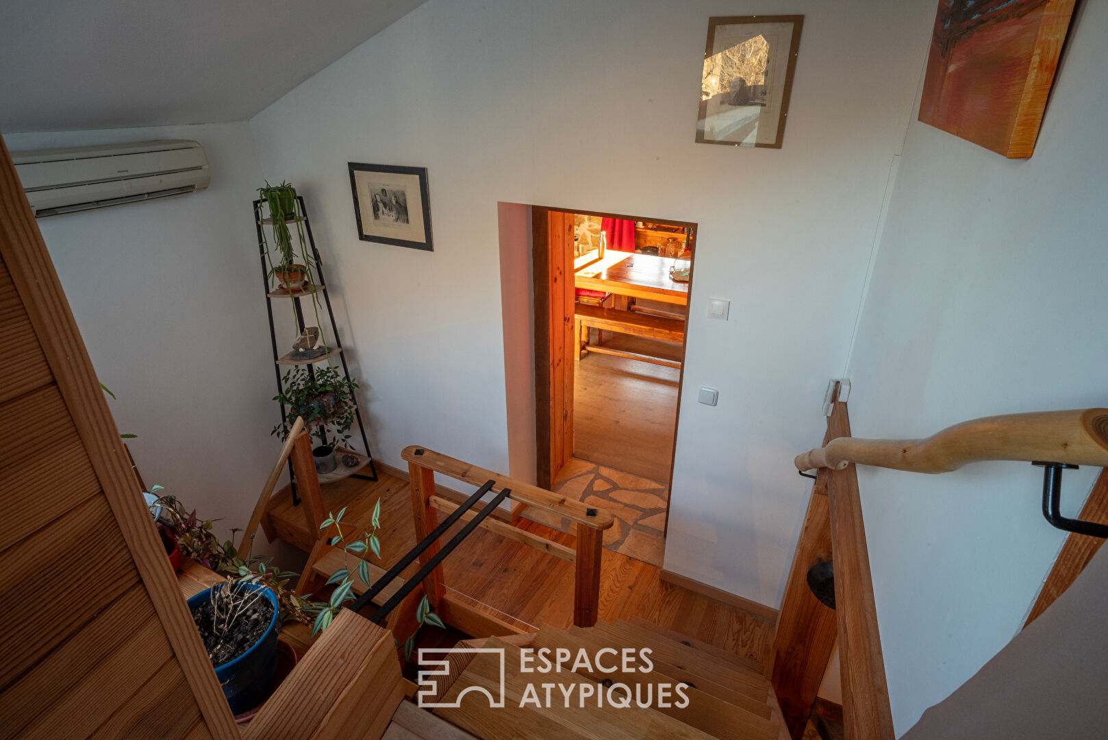 Petite maison de caractère en pierre, située au coeur d’un hameau paisible avec une très belle vue sur la vallée de Vals les Bains