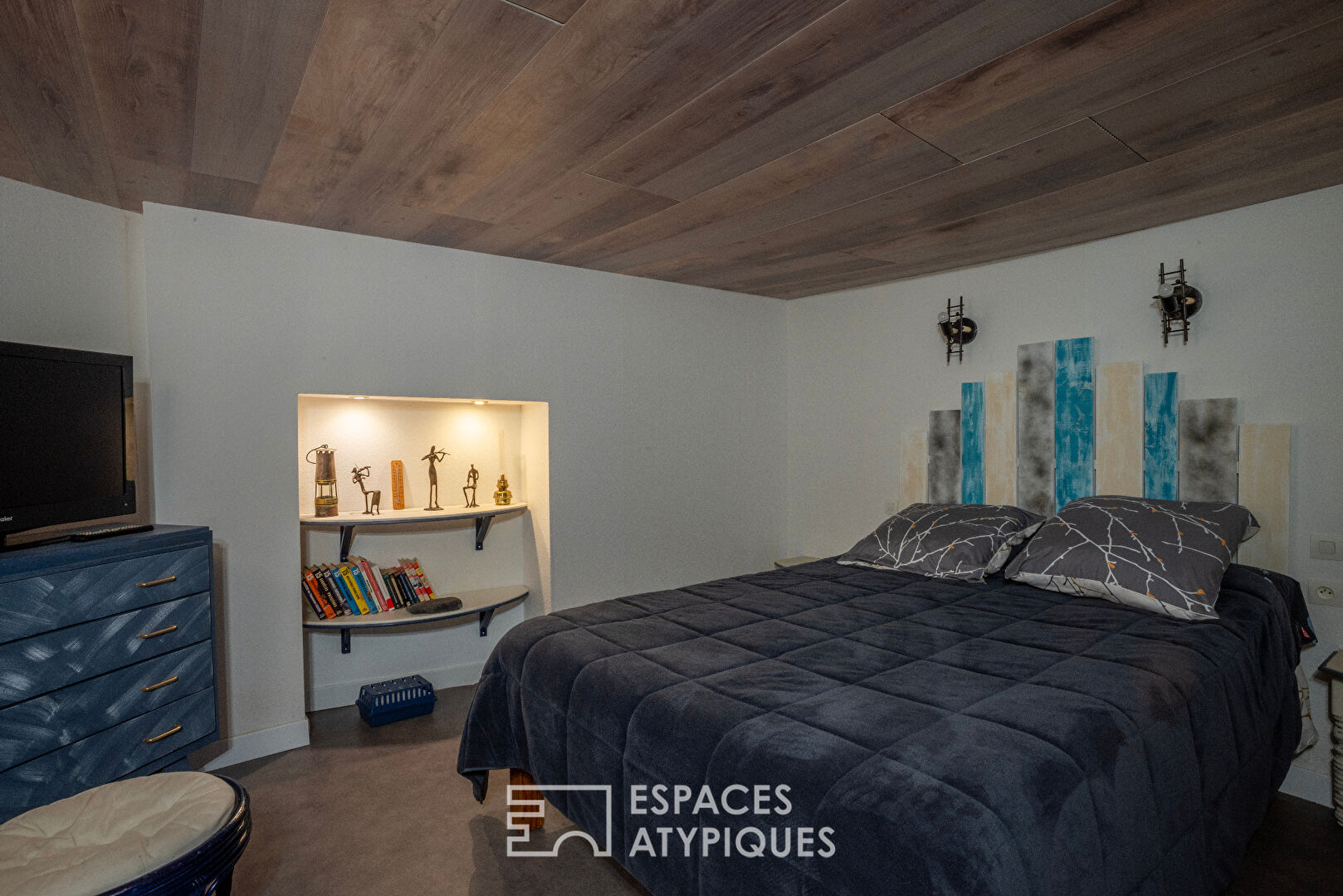 Petite maison de caractère en pierre, située au coeur d’un hameau paisible avec une très belle vue sur la vallée de Vals les Bains