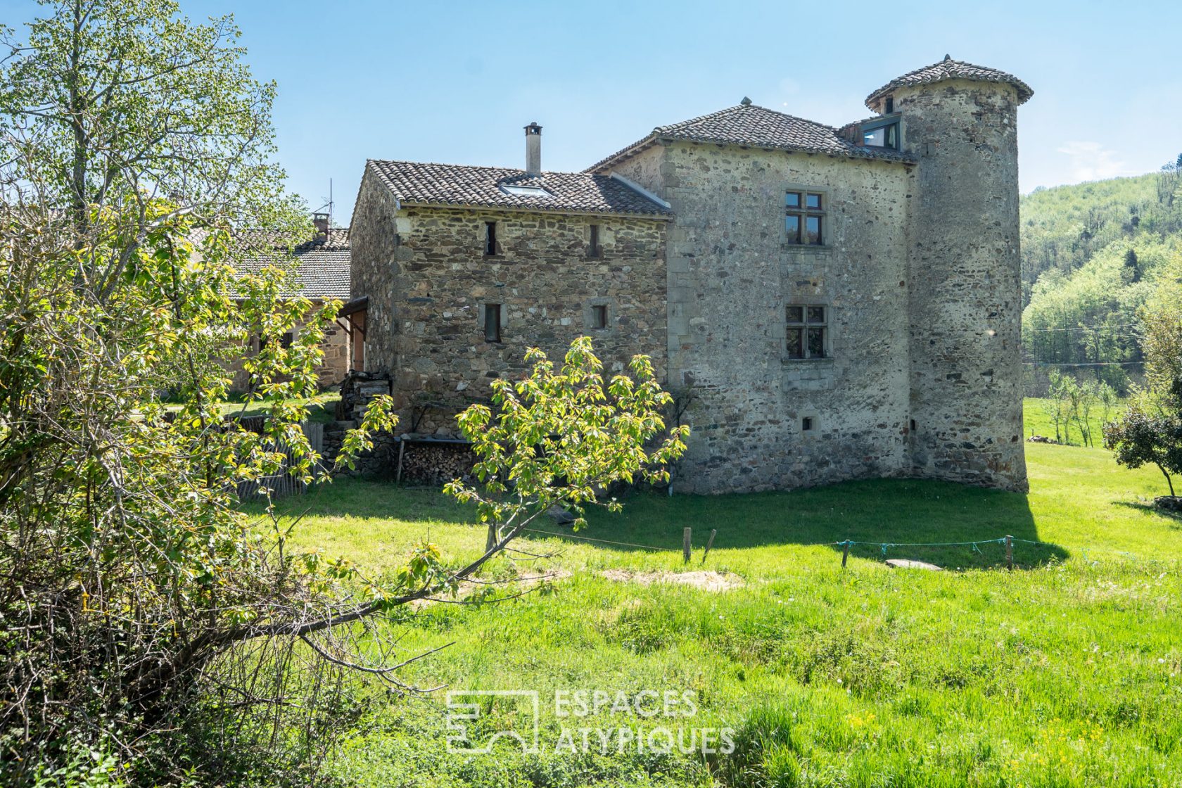 Maison forte du  XVème siècle entièrement rénovée