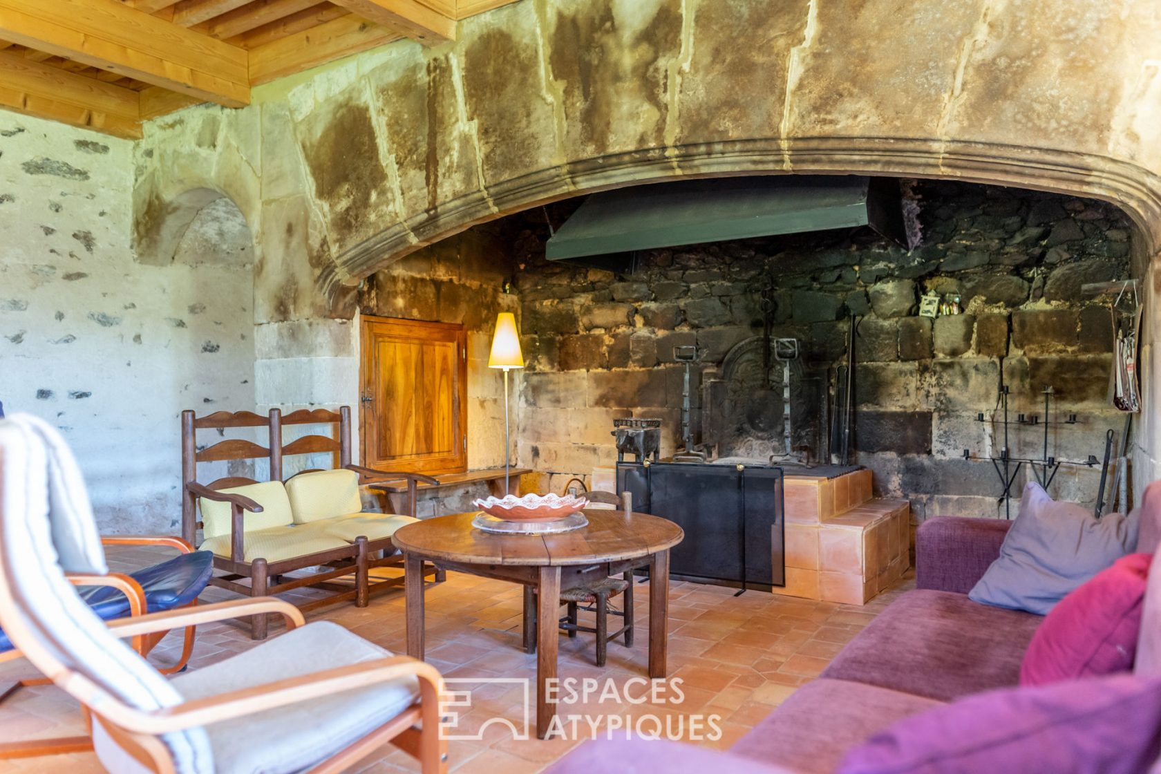 Fully renovated 15th century fortified house