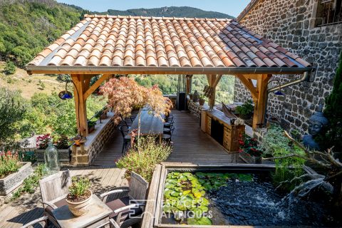 Splendide grande bâtisse en pierre rénovée des Cévennes ardéchoises