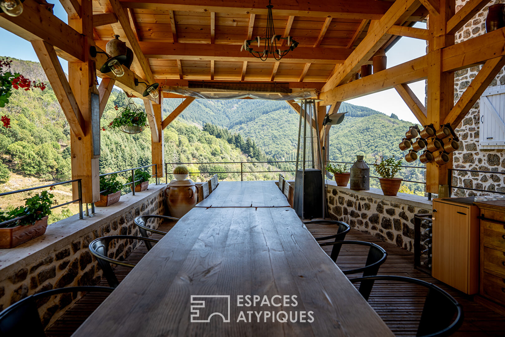 Splendide grande bâtisse en pierre rénovée des Cévennes ardéchoises