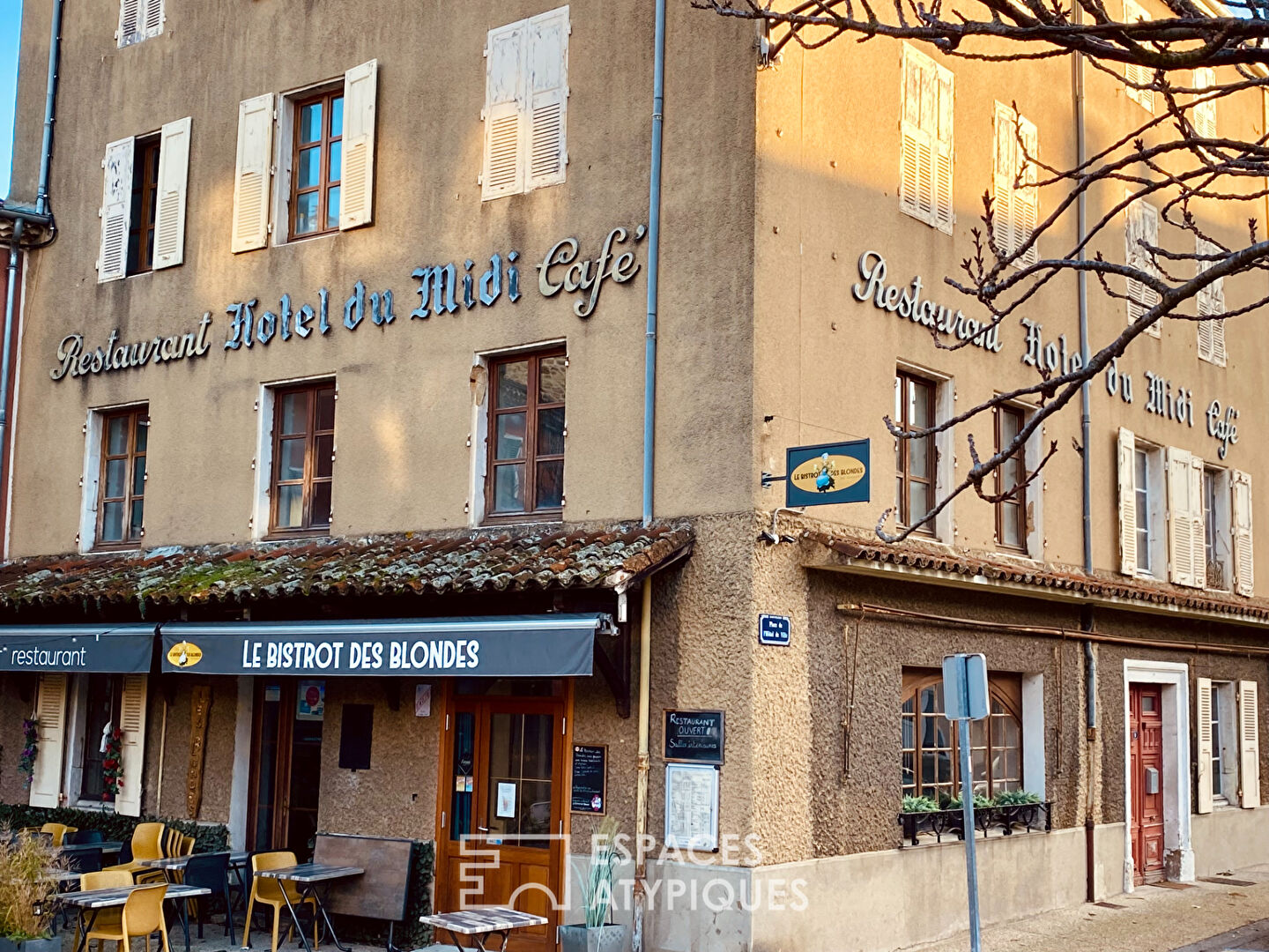 Cet ancien hôtel et son fonds de commerce dynamique, s’offrent une belle situation en Ardèche.