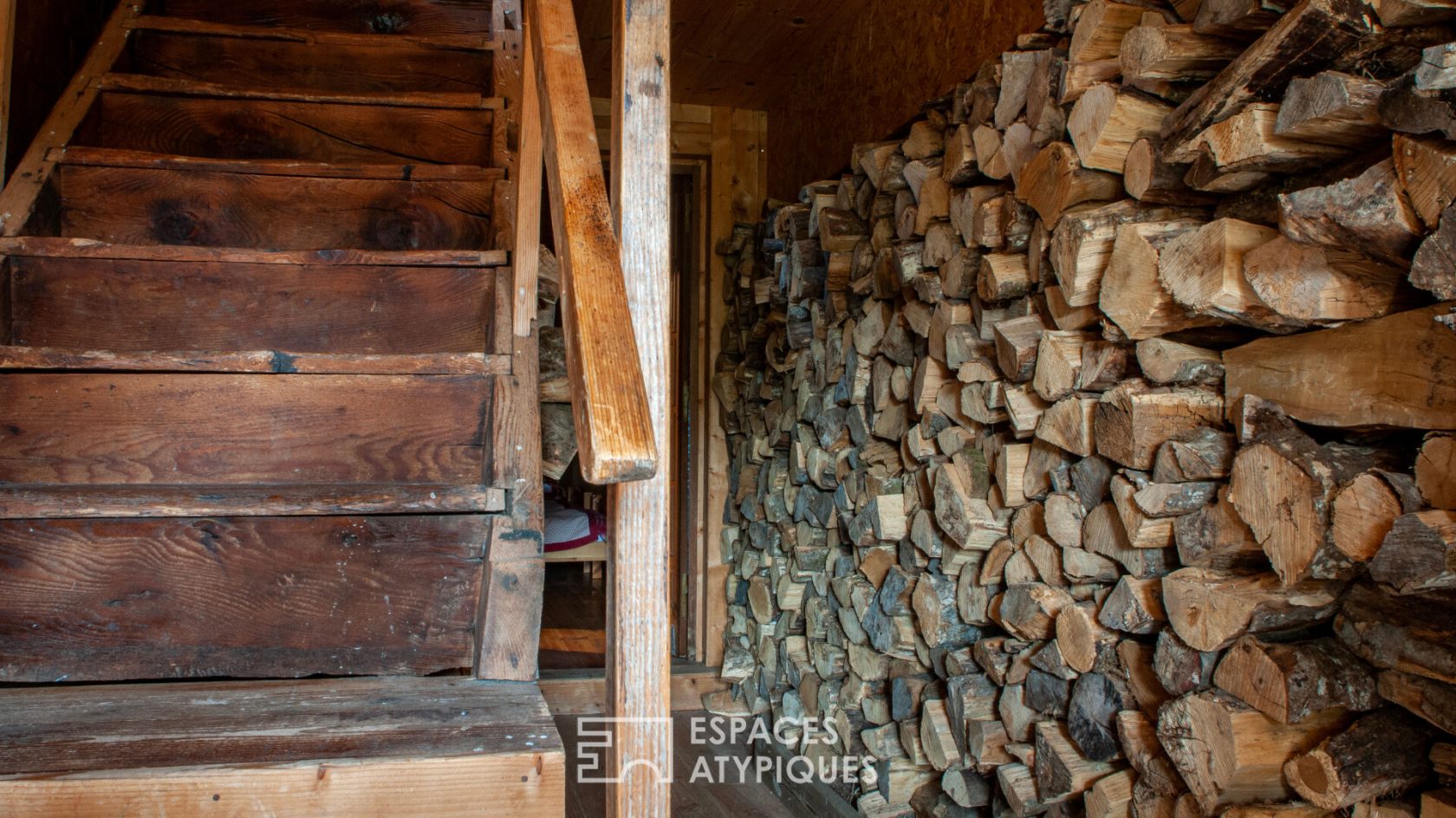 Ferme ardéchoise XVIe siècle rénovée dans un cadre naturel unique au pied du Mont Mézenc