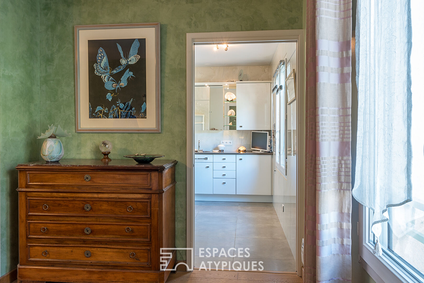 Elegance and character for this flat with exceptional features